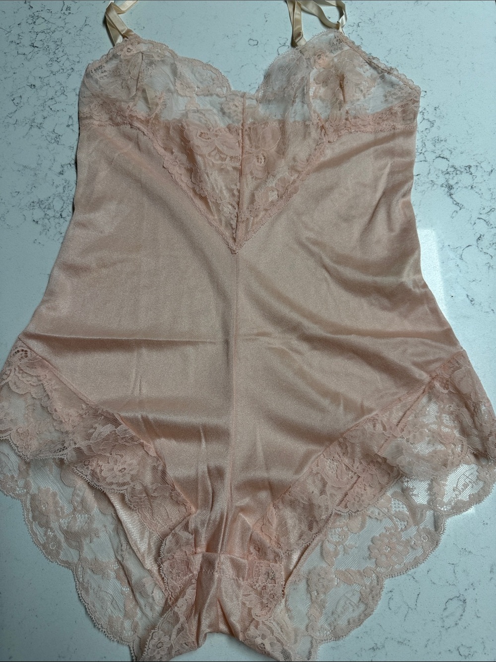 Emilio Pucci Women's Lace Trim body Slip Blush Pink Snaps closure in the bottom